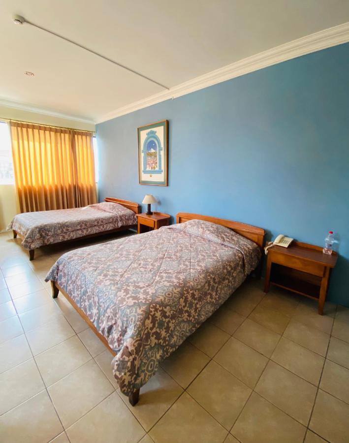 Hostal Solar Del Puerto Machala Buitenkant foto