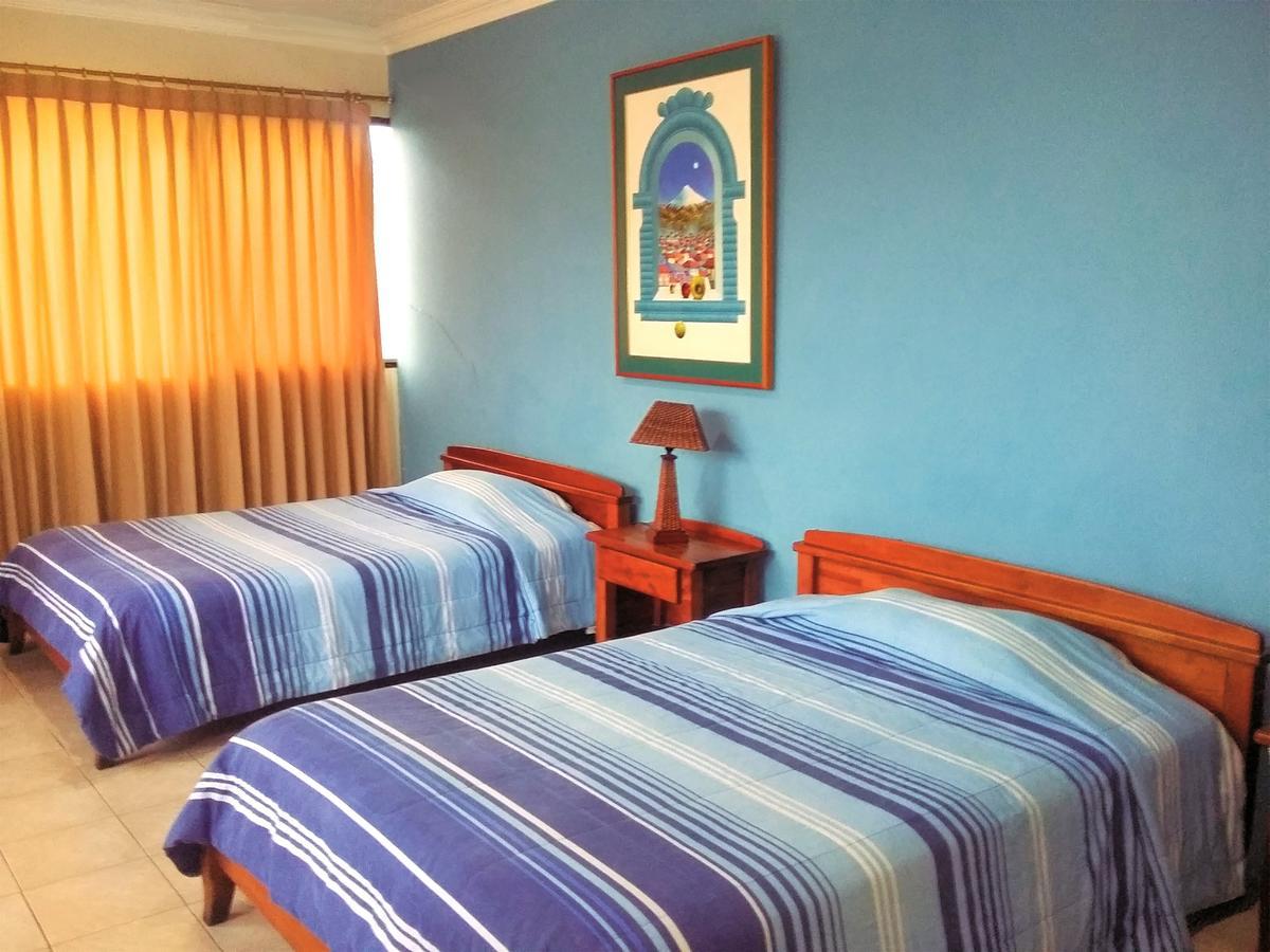 Hostal Solar Del Puerto Machala Buitenkant foto