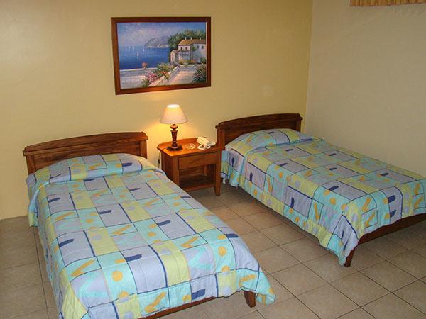 Hostal Solar Del Puerto Machala Buitenkant foto