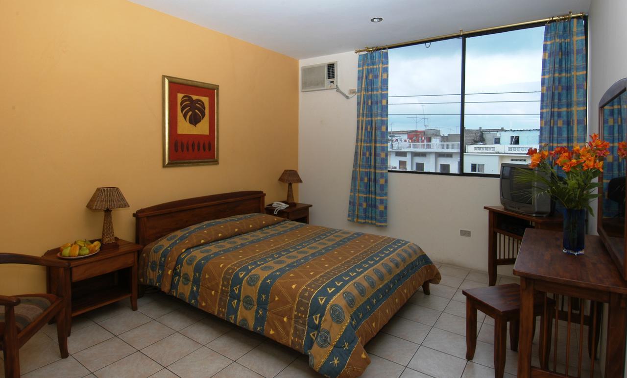 Hostal Solar Del Puerto Machala Buitenkant foto